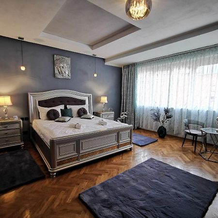 Crystal Central Apartment Брашов Екстериор снимка
