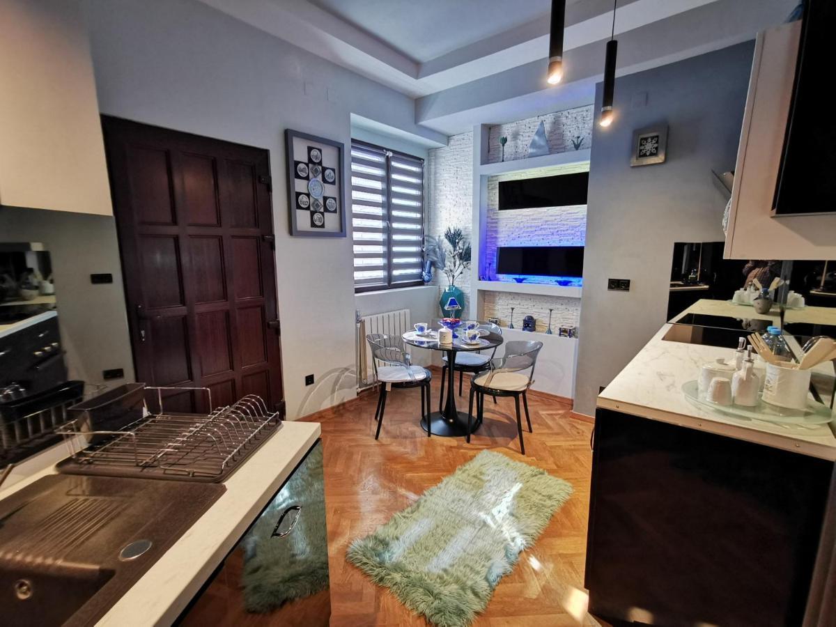 Crystal Central Apartment Брашов Екстериор снимка