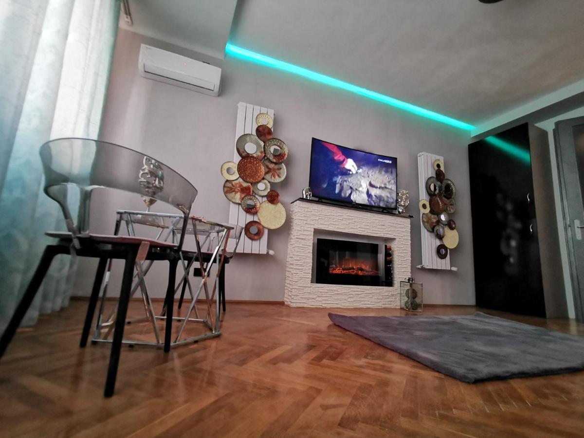 Crystal Central Apartment Брашов Екстериор снимка
