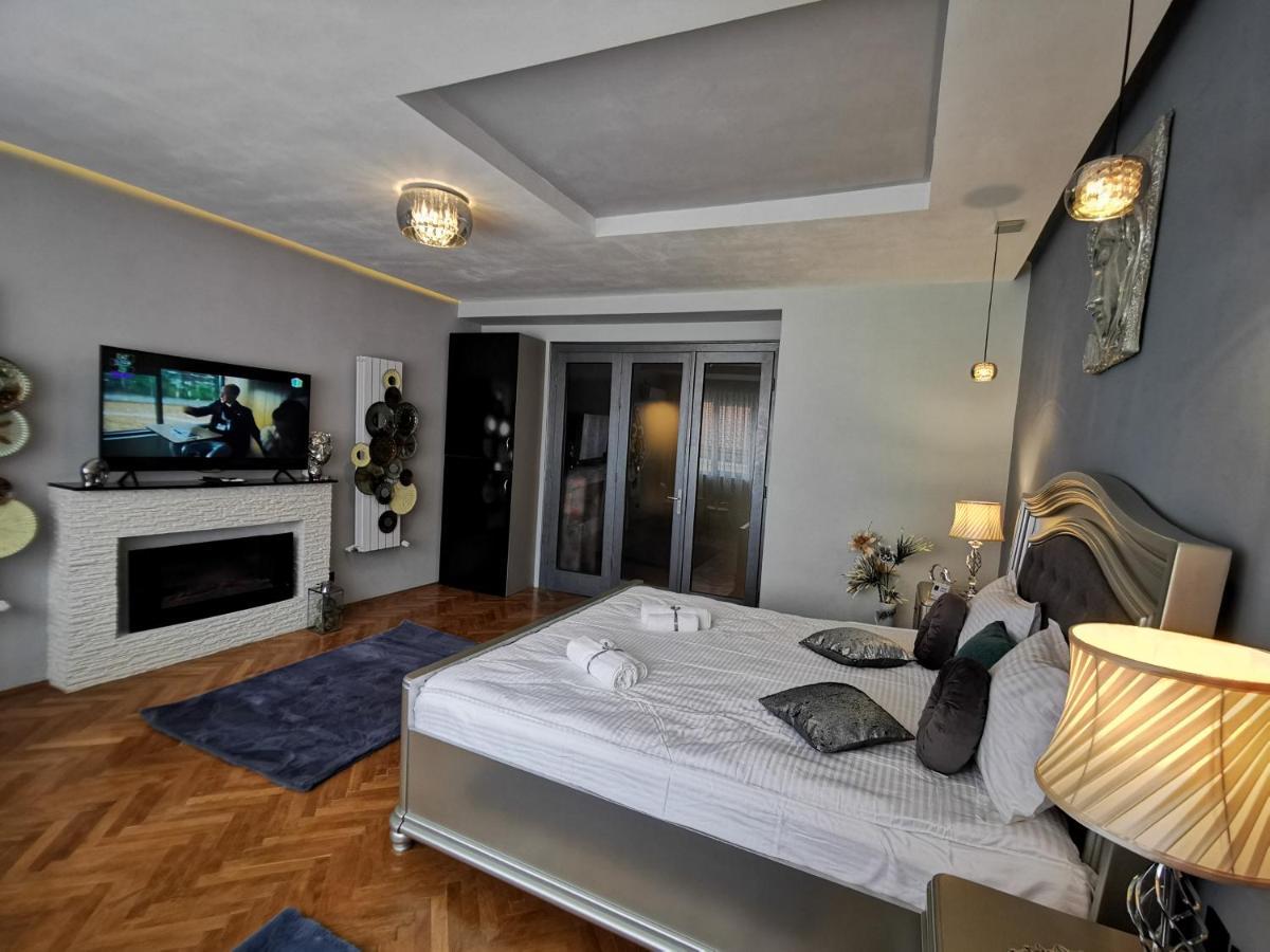 Crystal Central Apartment Брашов Екстериор снимка