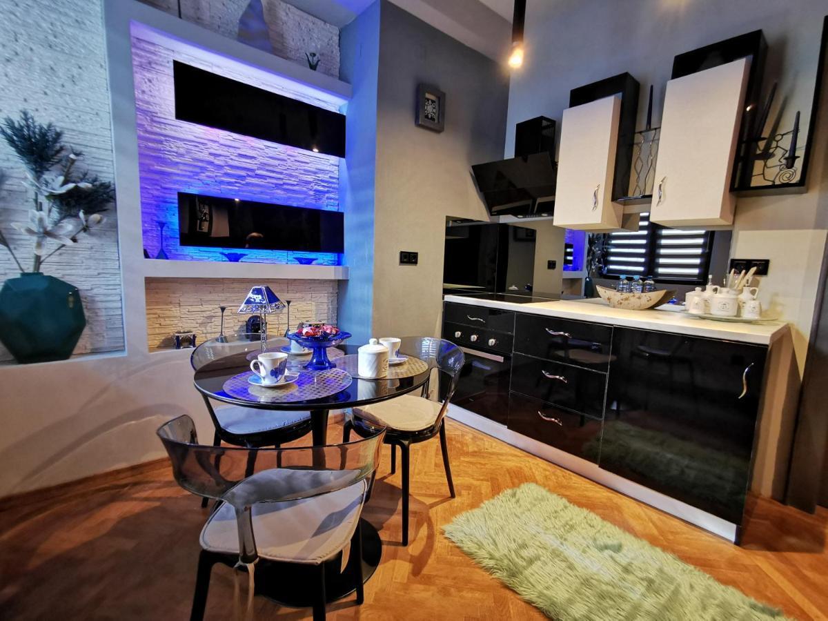 Crystal Central Apartment Брашов Екстериор снимка