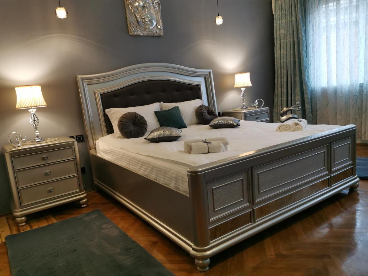 Crystal Central Apartment Брашов Екстериор снимка