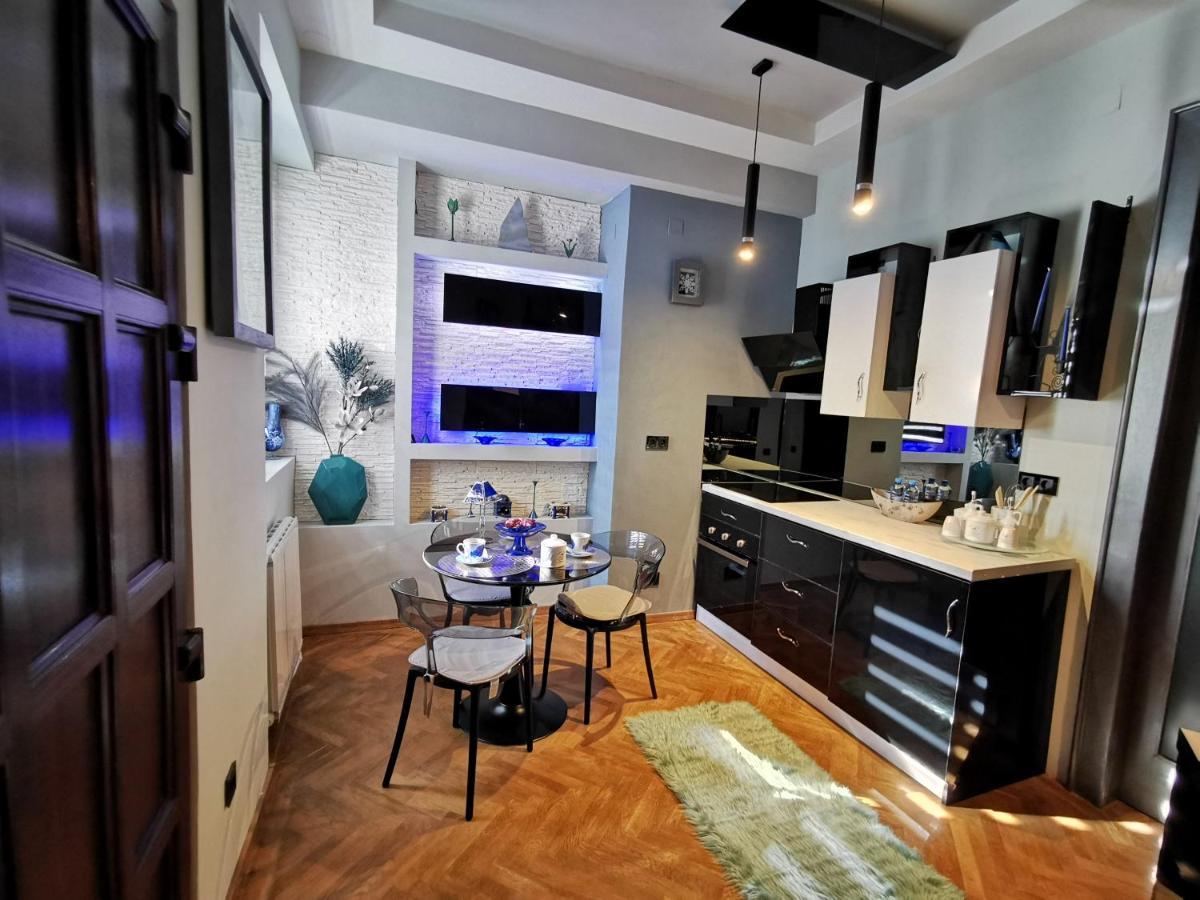 Crystal Central Apartment Брашов Екстериор снимка